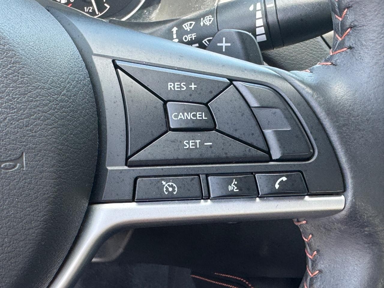 Nissan Altima Vehicle Full-screen Gallery Image 21