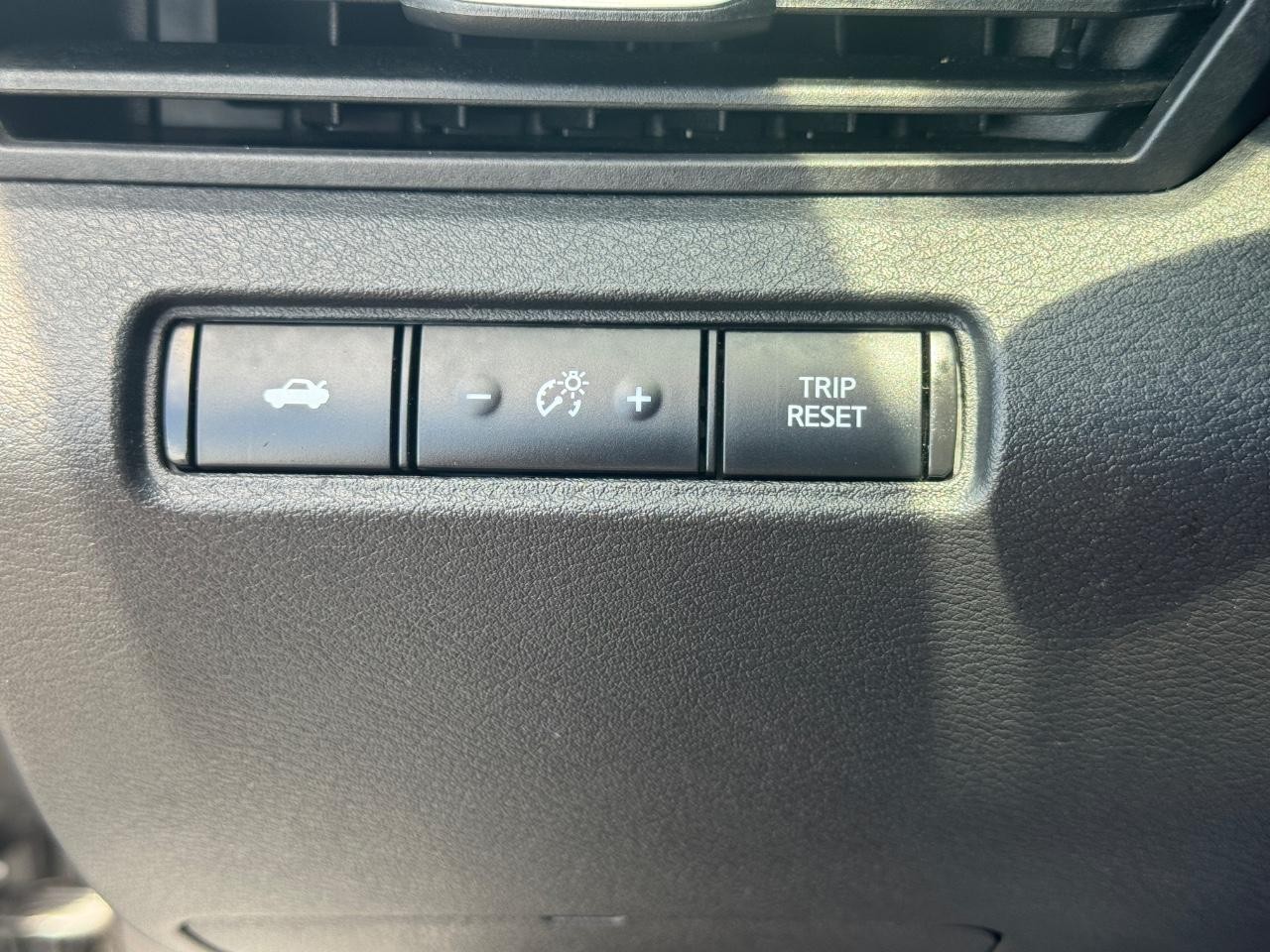 Nissan Altima Vehicle Full-screen Gallery Image 22