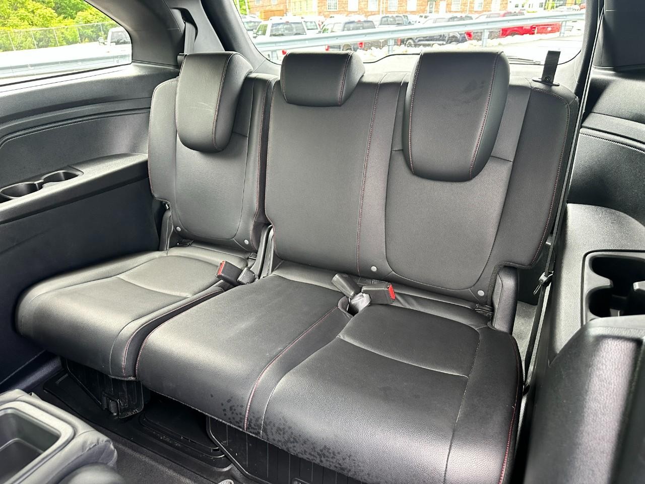 Honda Odyssey Vehicle Full-screen Gallery Image 11