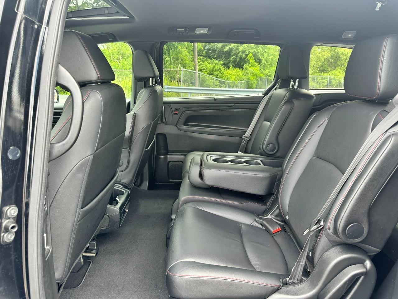 Honda Odyssey Vehicle Full-screen Gallery Image 12