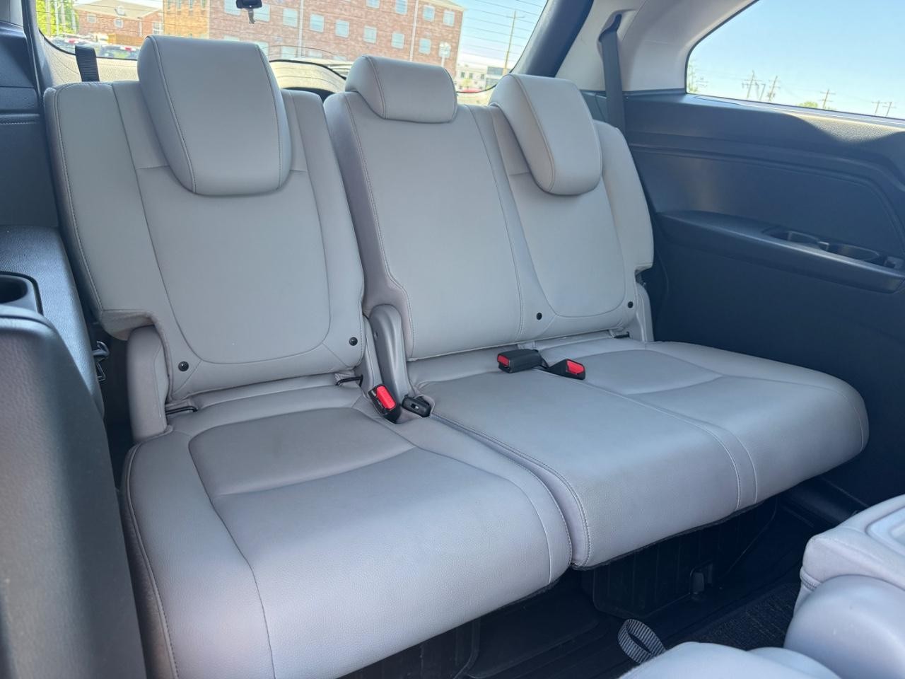Honda Odyssey Vehicle Full-screen Gallery Image 12