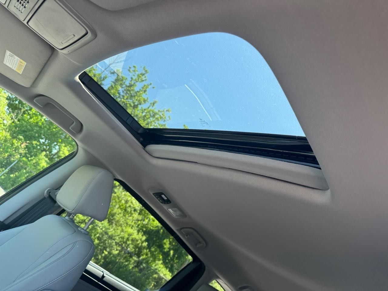 Honda Odyssey Vehicle Full-screen Gallery Image 19