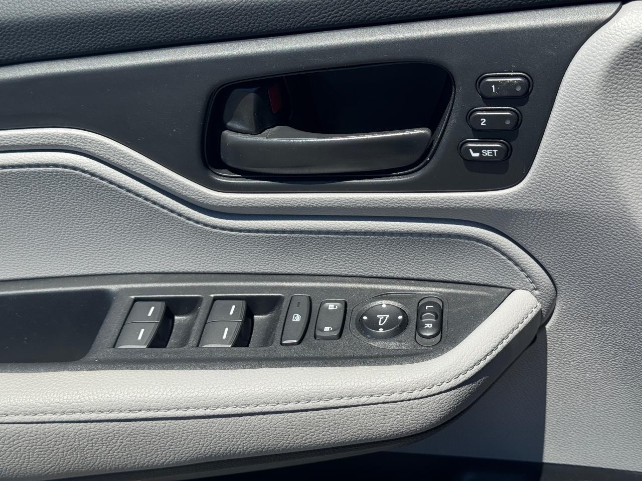 Honda Odyssey Vehicle Full-screen Gallery Image 25