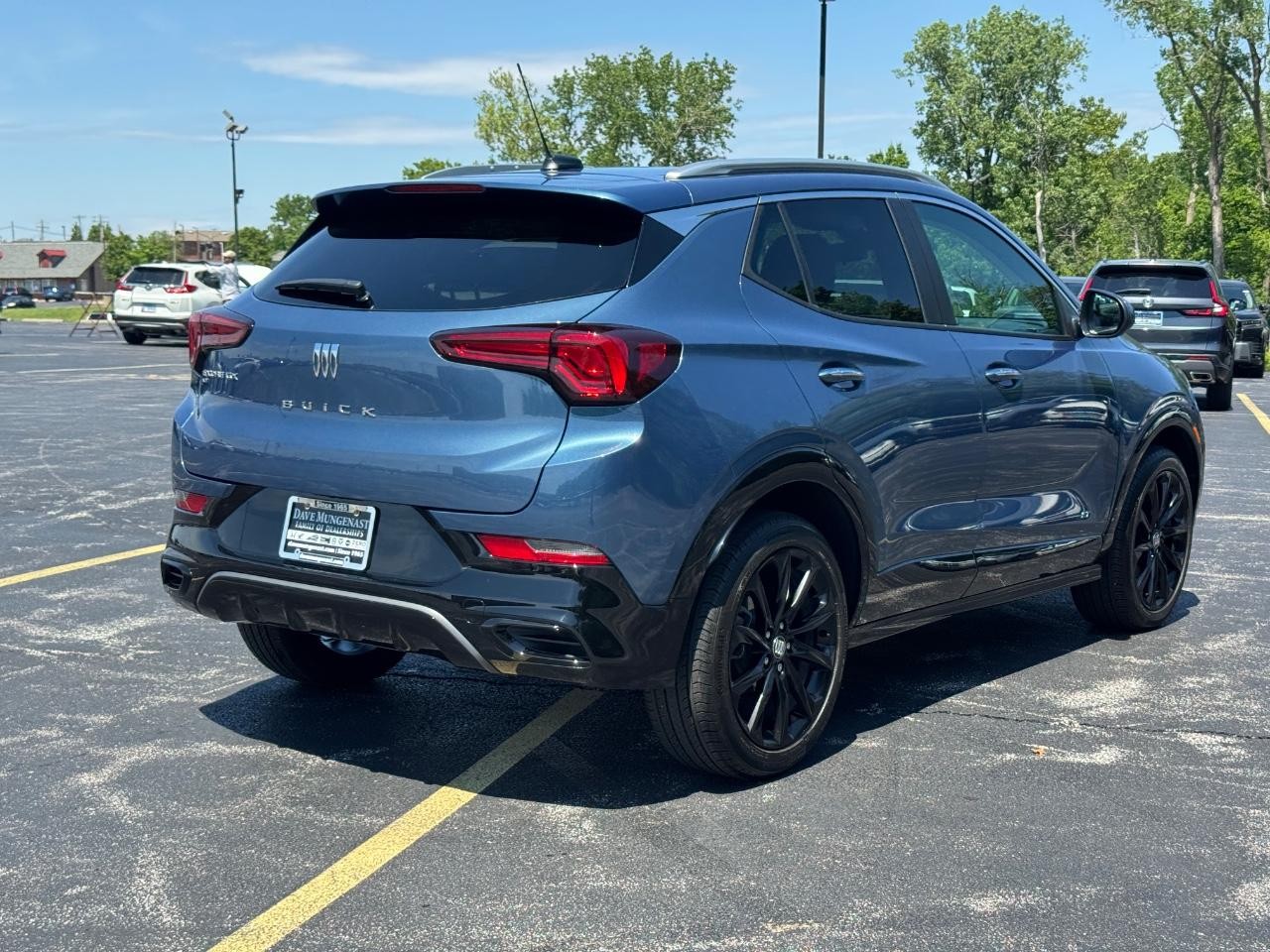 Buick Encore GX Vehicle Full-screen Gallery Image 04