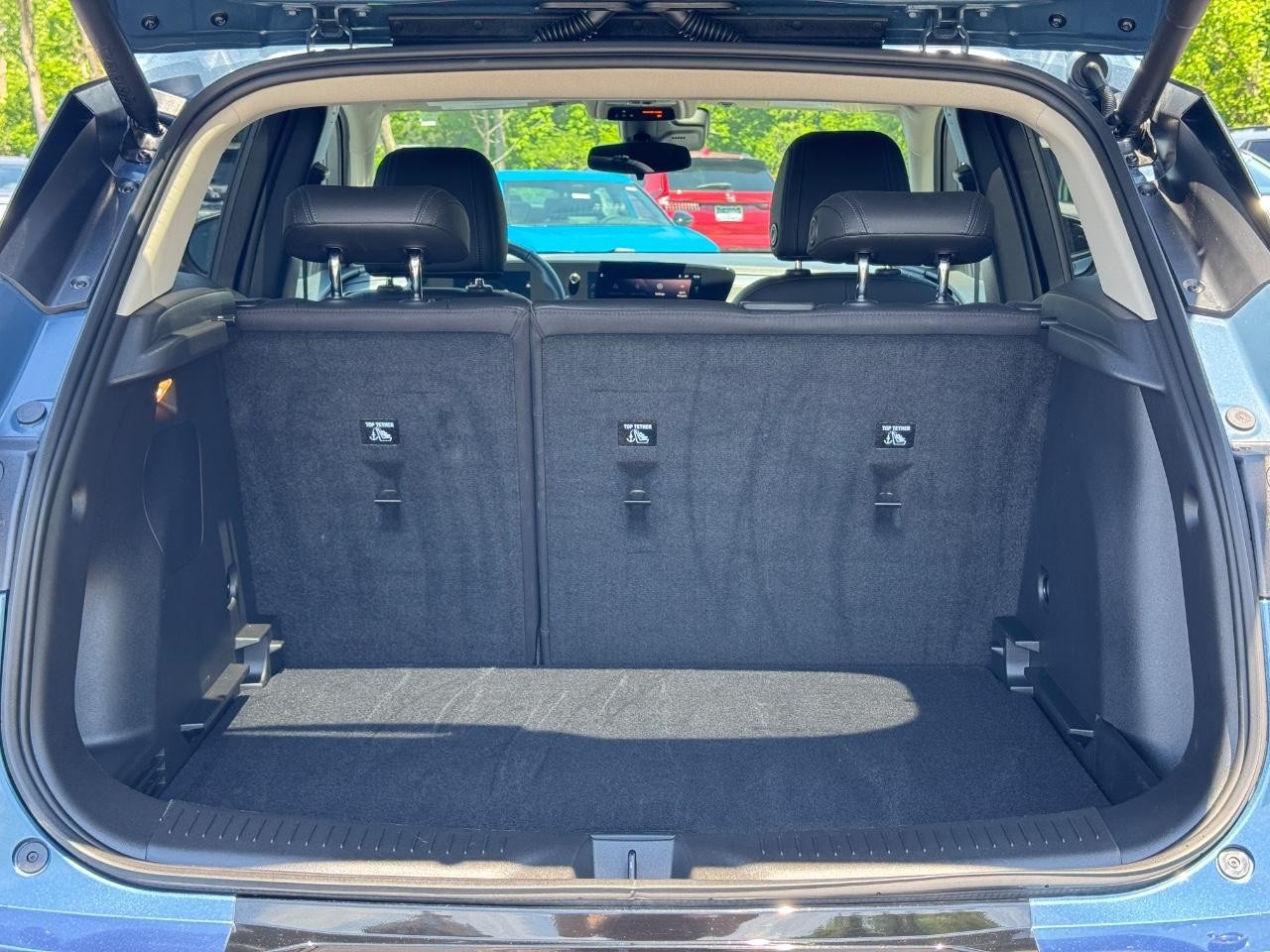 Buick Encore GX Vehicle Full-screen Gallery Image 05