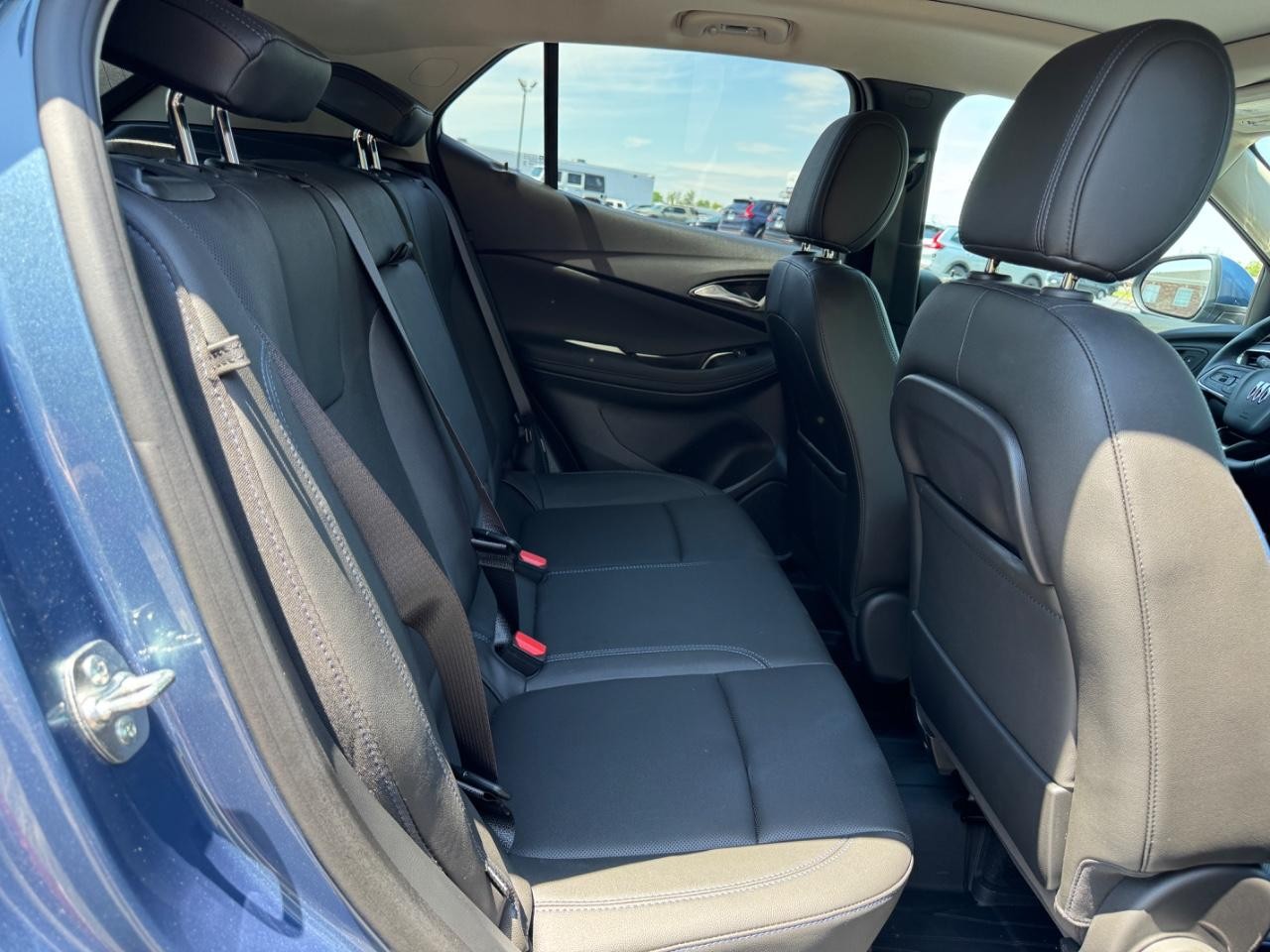 Buick Encore GX Vehicle Full-screen Gallery Image 11