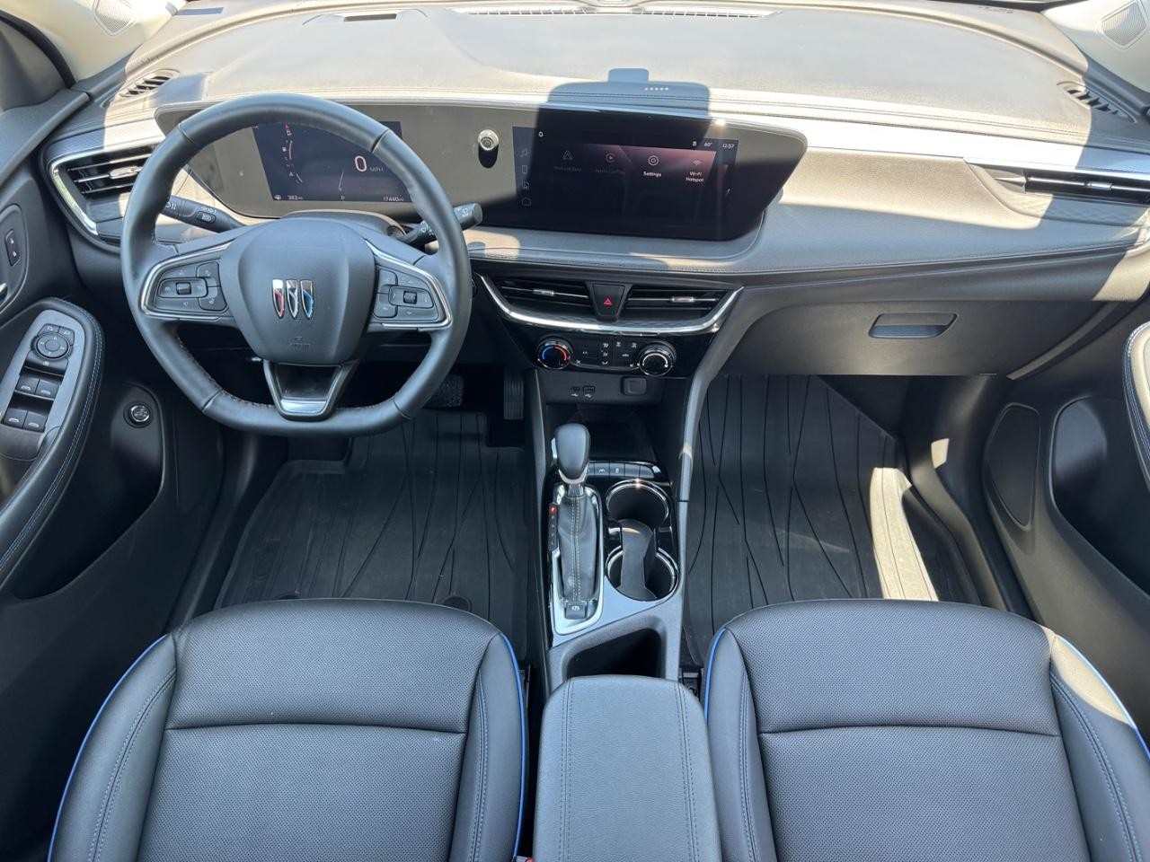 Buick Encore GX Vehicle Full-screen Gallery Image 12