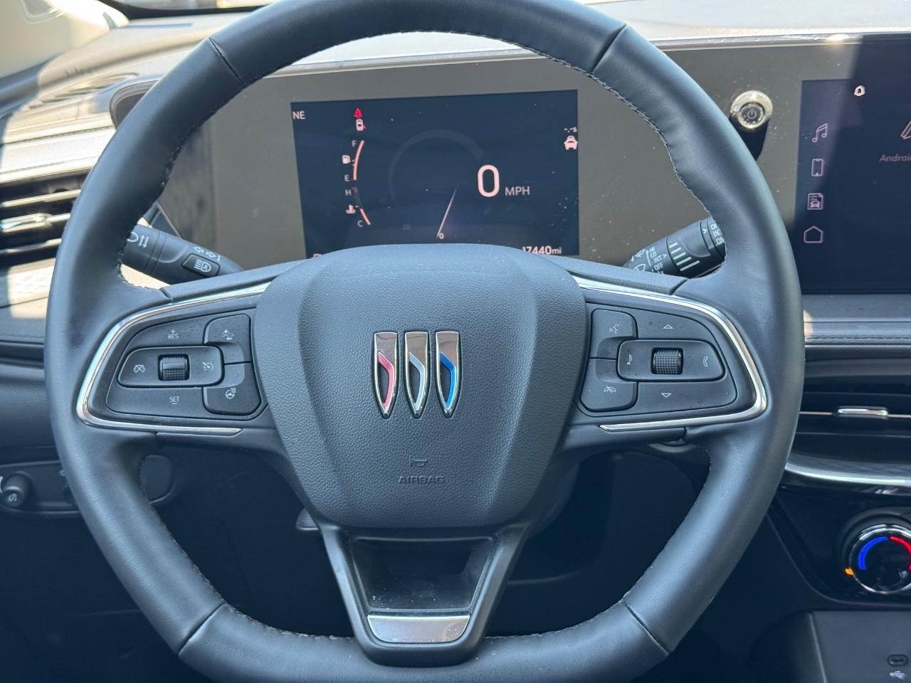 Buick Encore GX Vehicle Full-screen Gallery Image 13
