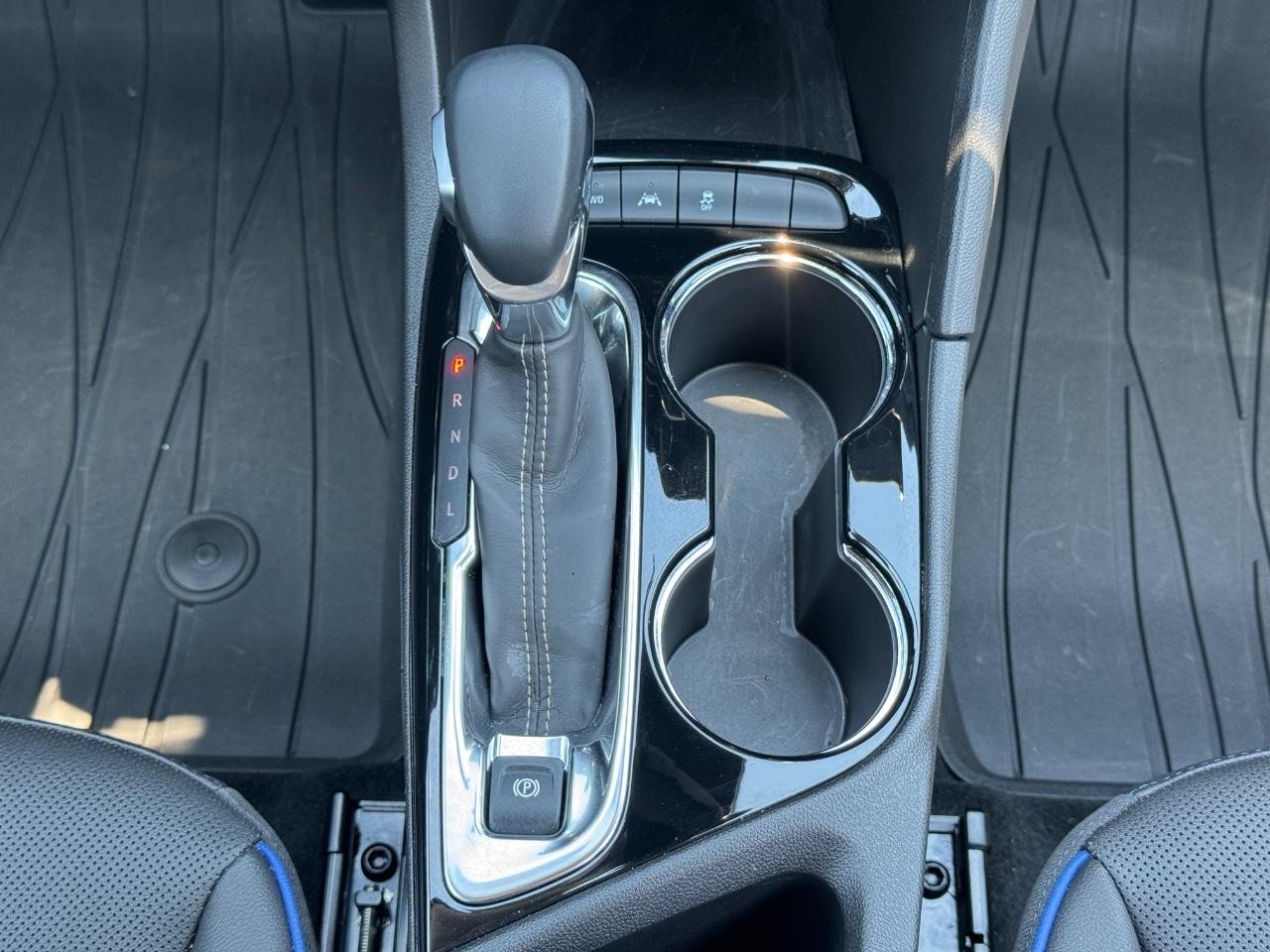 Buick Encore GX Vehicle Full-screen Gallery Image 16