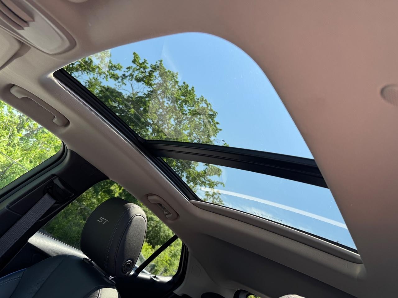Buick Encore GX Vehicle Full-screen Gallery Image 19