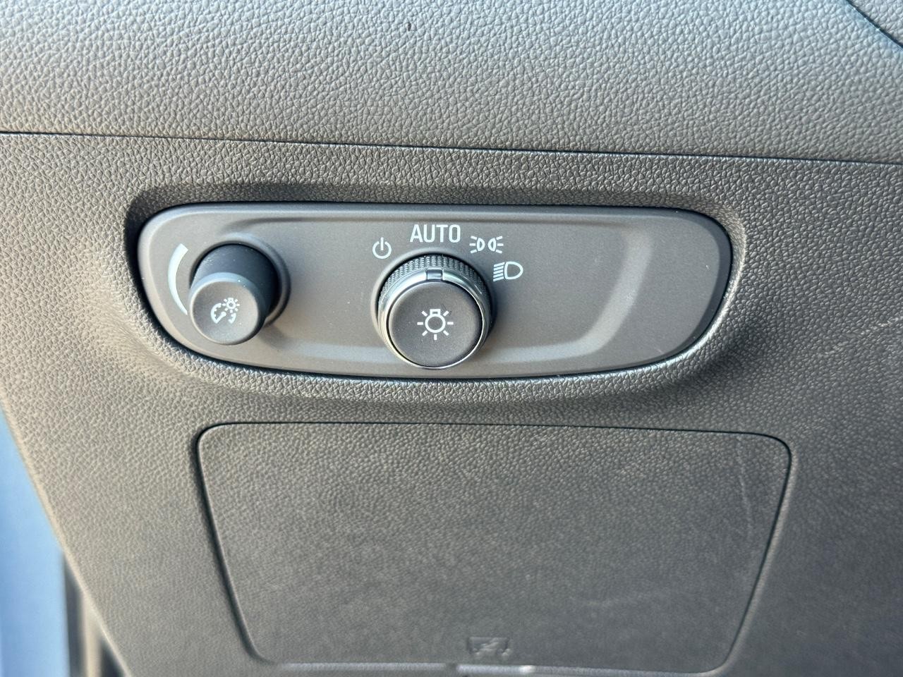 Buick Encore GX Vehicle Full-screen Gallery Image 23