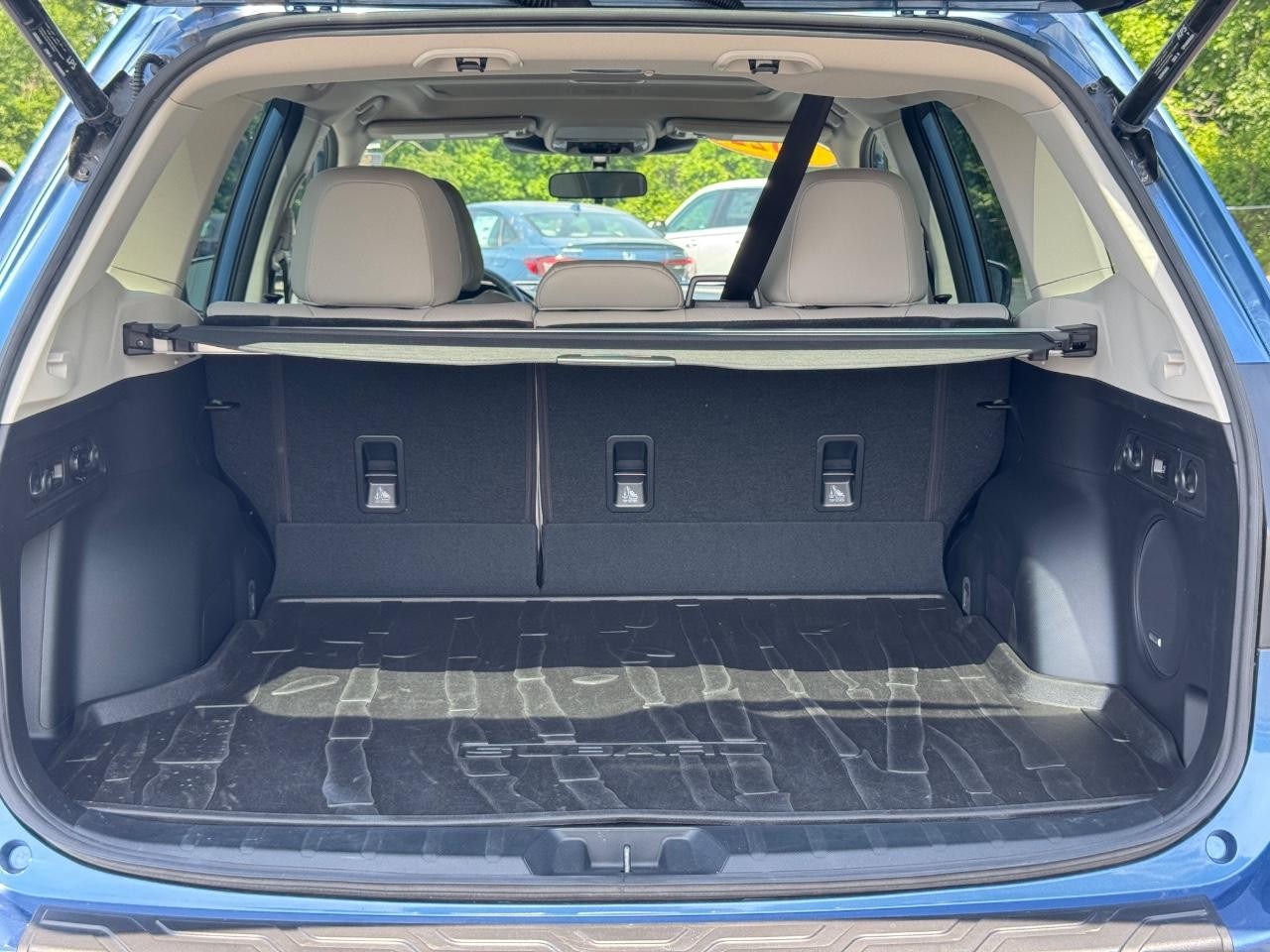 Subaru Forester Vehicle Full-screen Gallery Image 05