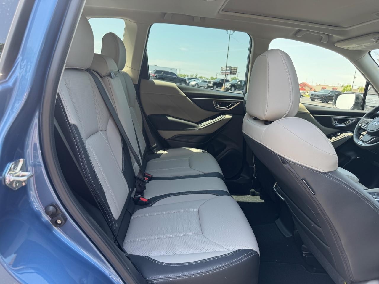 Subaru Forester Vehicle Full-screen Gallery Image 11