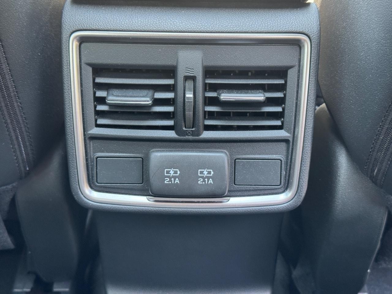 Subaru Forester Vehicle Full-screen Gallery Image 17