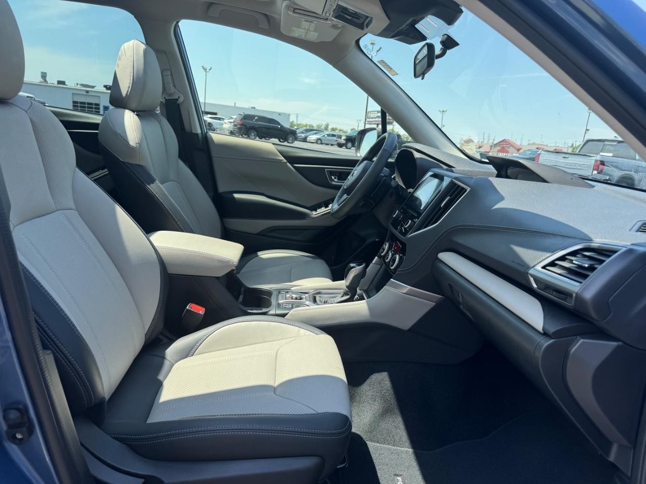Subaru Forester Vehicle Full-screen Gallery Image 18