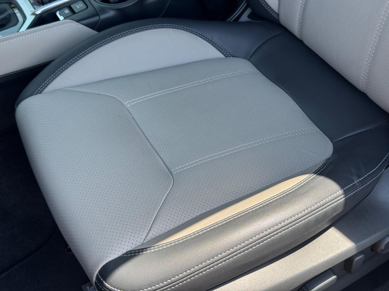 Subaru Forester Vehicle Full-screen Gallery Image 28