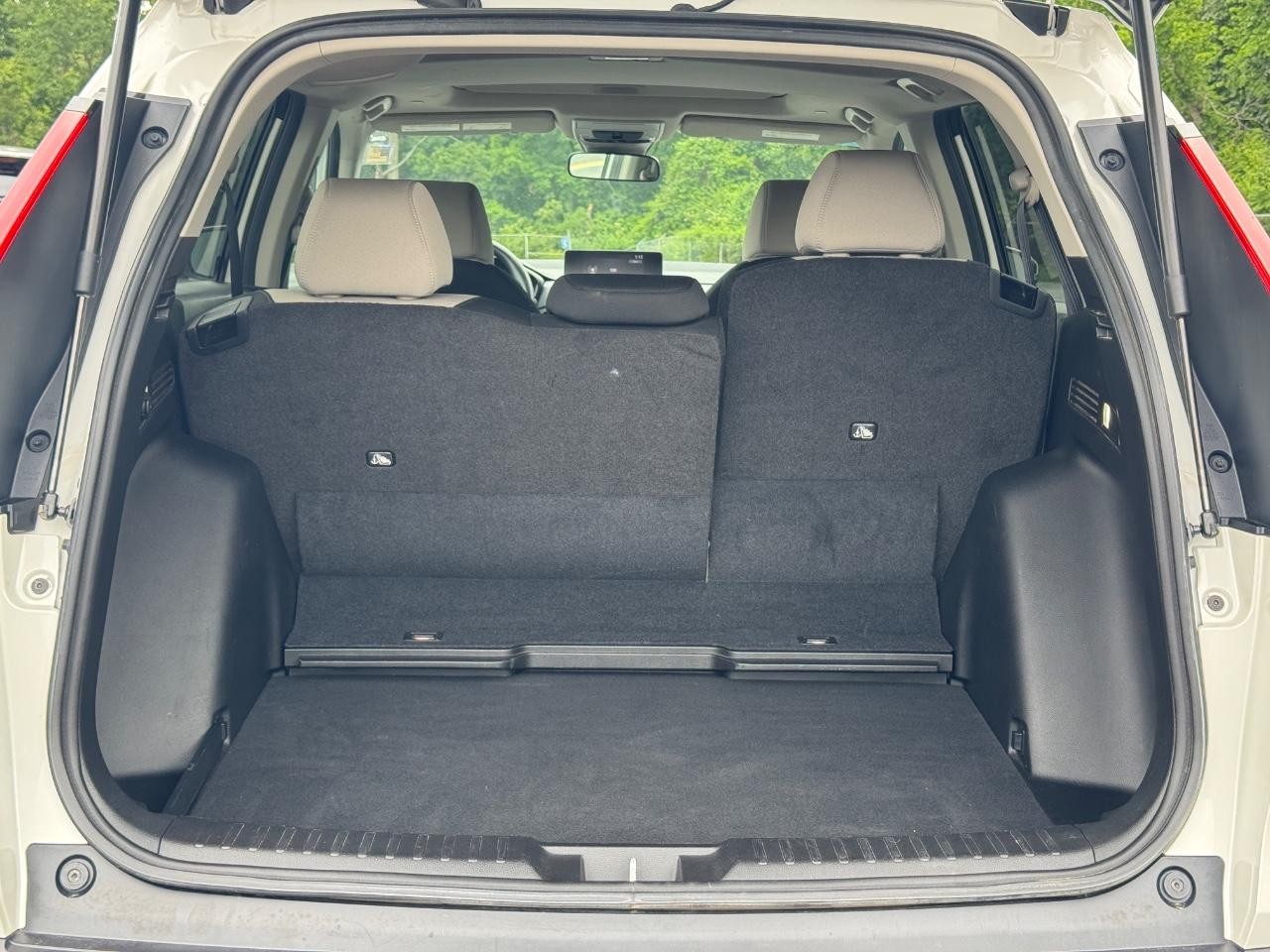 Honda CR-V Vehicle Full-screen Gallery Image 05