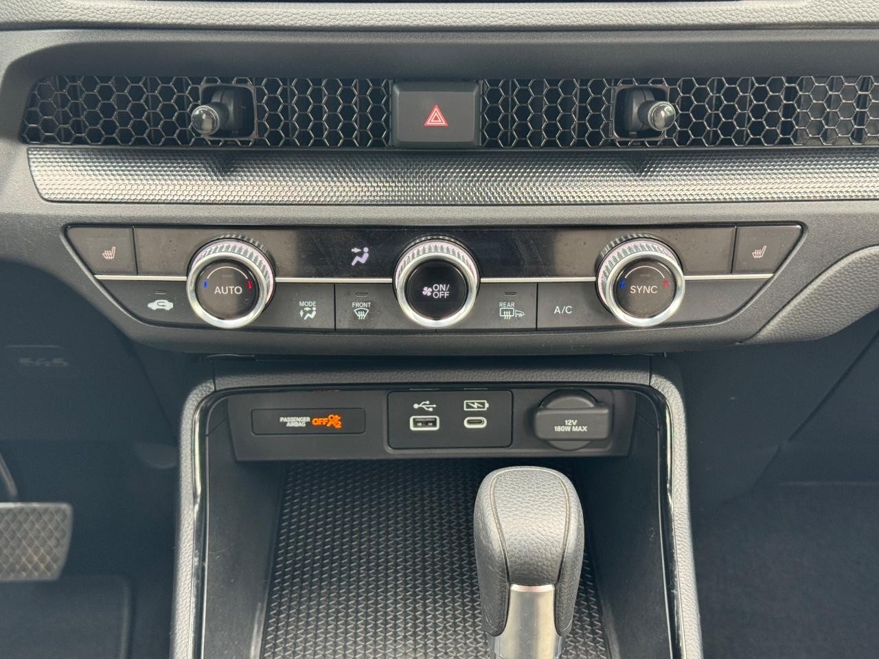 Honda CR-V Vehicle Full-screen Gallery Image 15