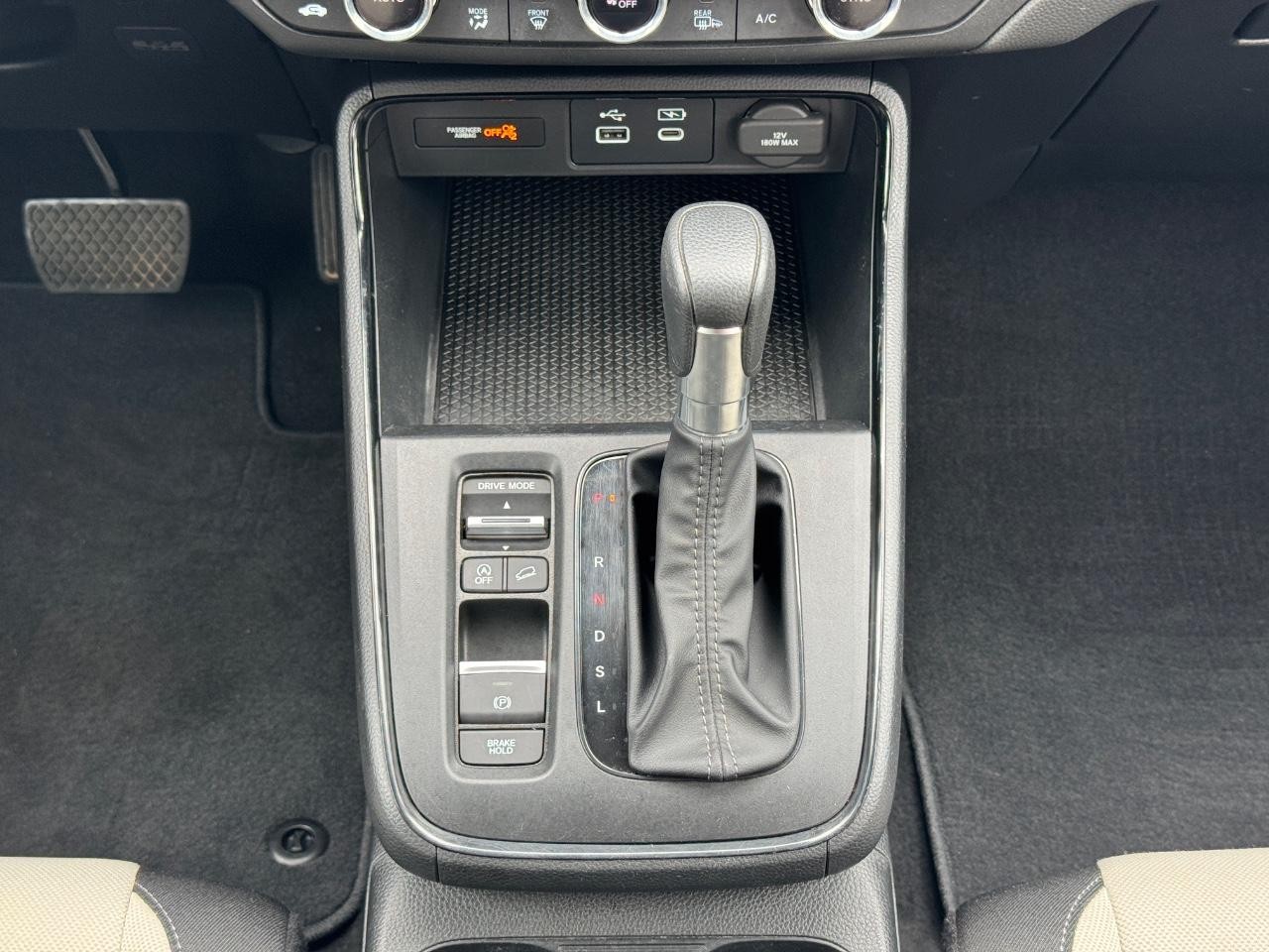 Honda CR-V Vehicle Full-screen Gallery Image 16
