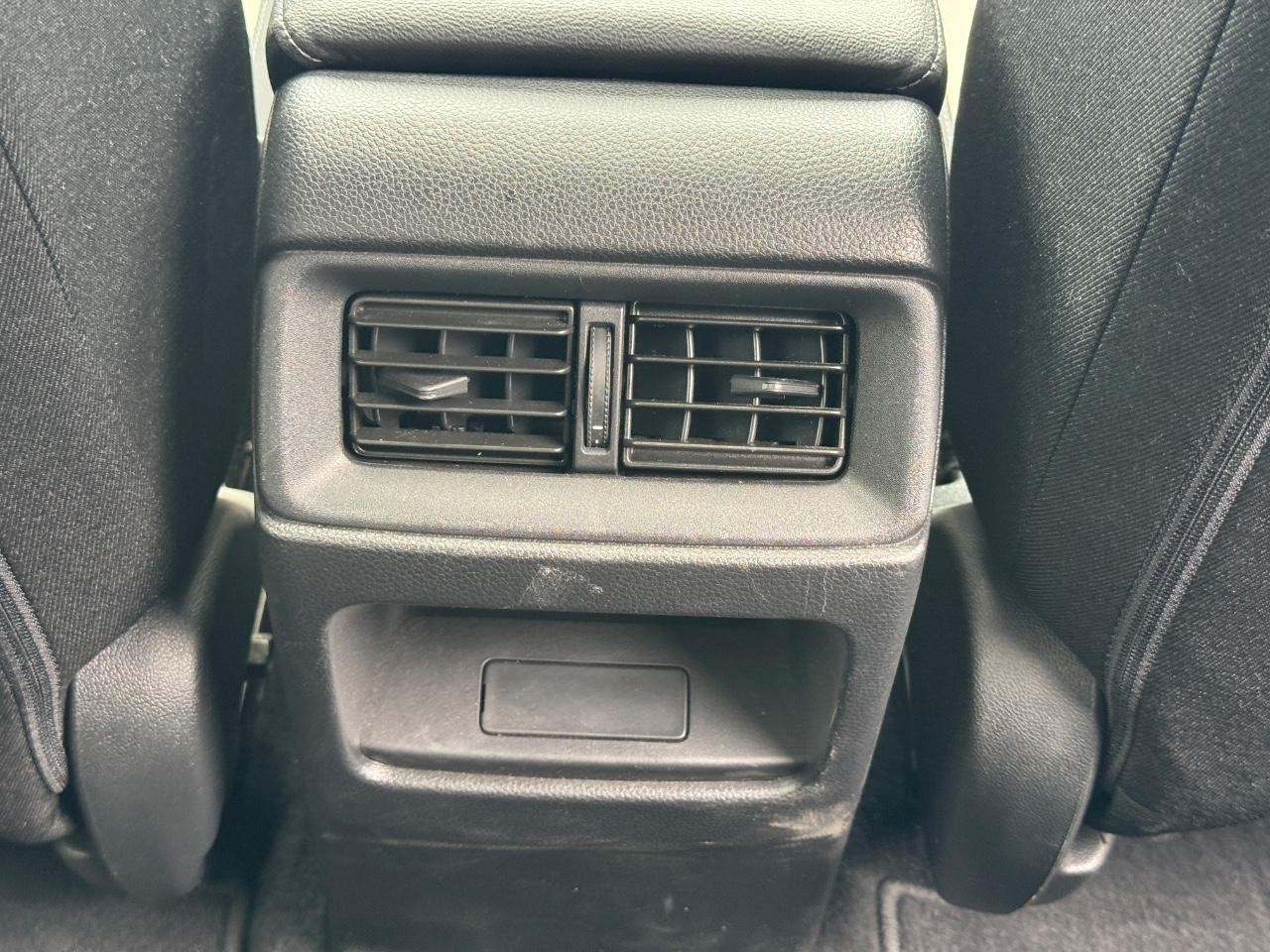 Honda CR-V Vehicle Full-screen Gallery Image 17