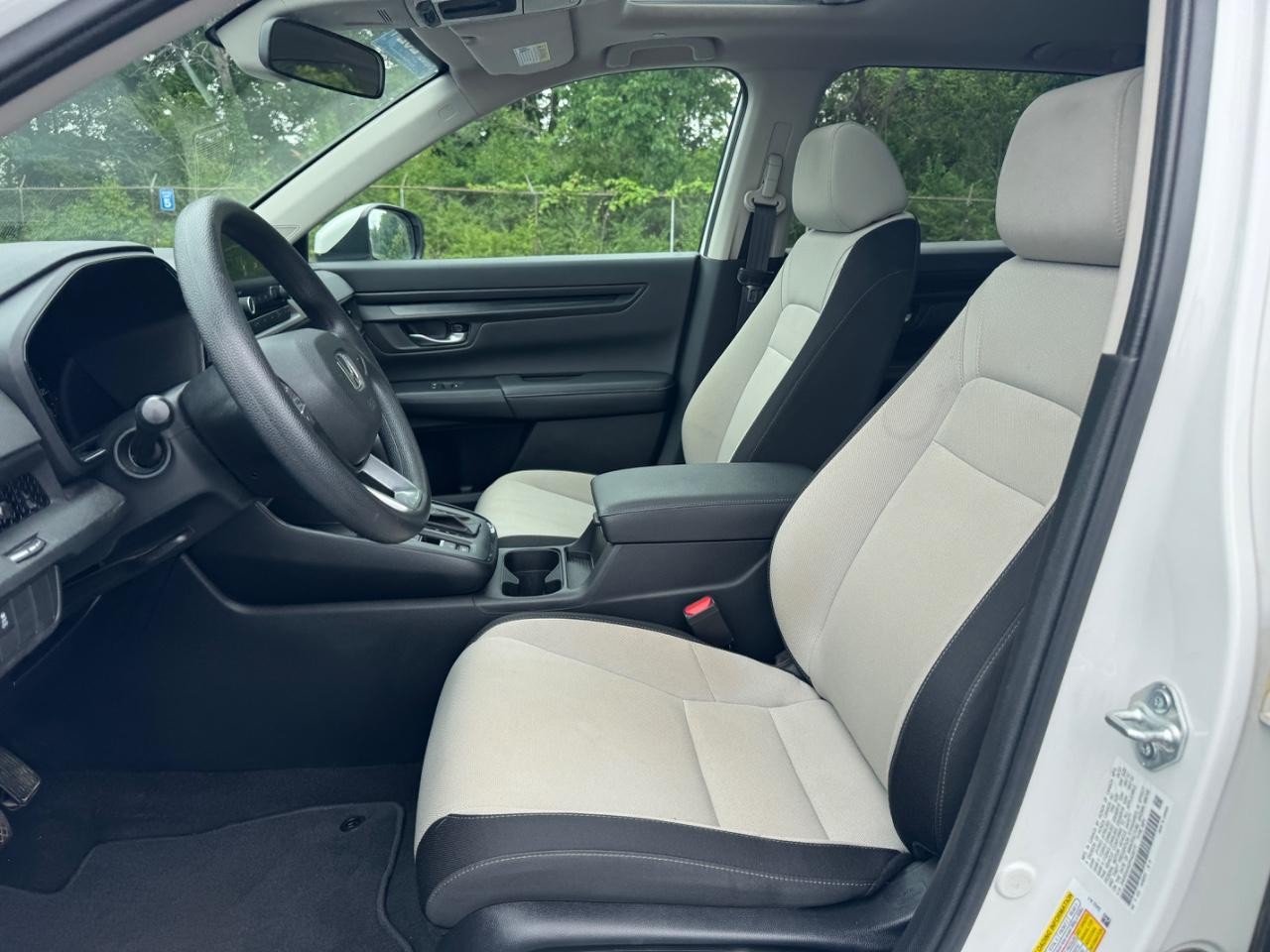Honda CR-V Vehicle Full-screen Gallery Image 19