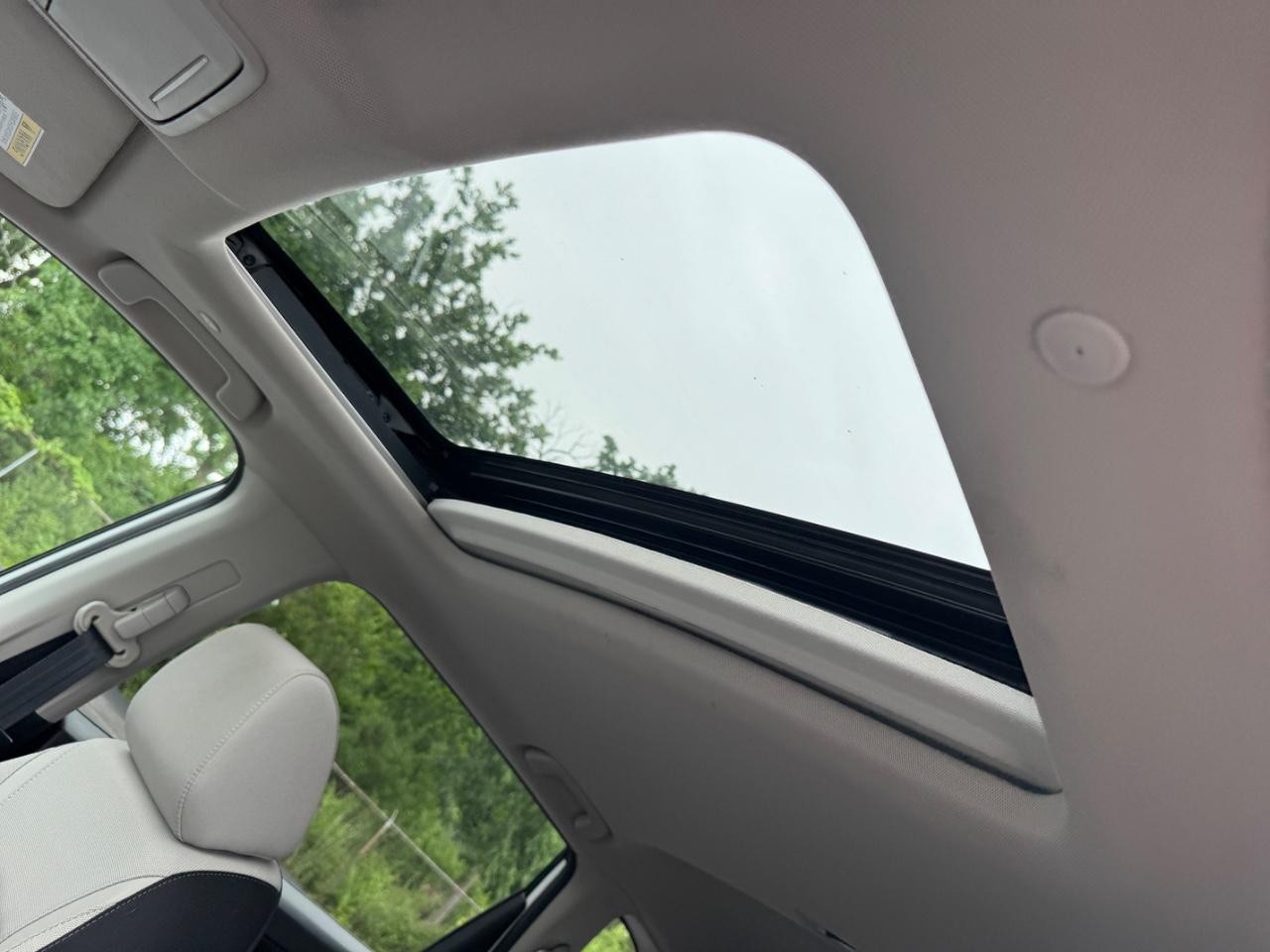 Honda CR-V Vehicle Full-screen Gallery Image 20