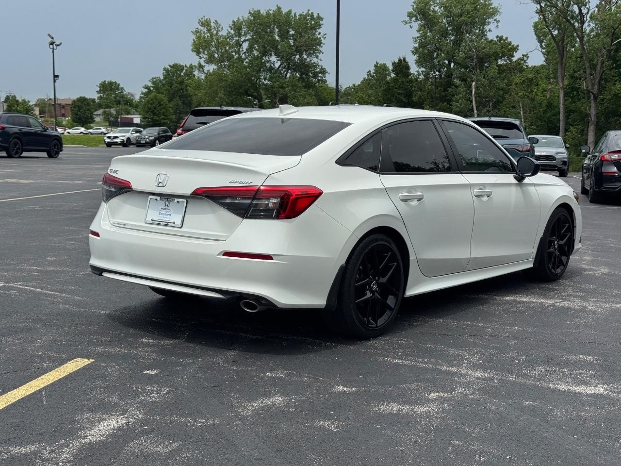 Honda Civic Sedan Vehicle Full-screen Gallery Image 04