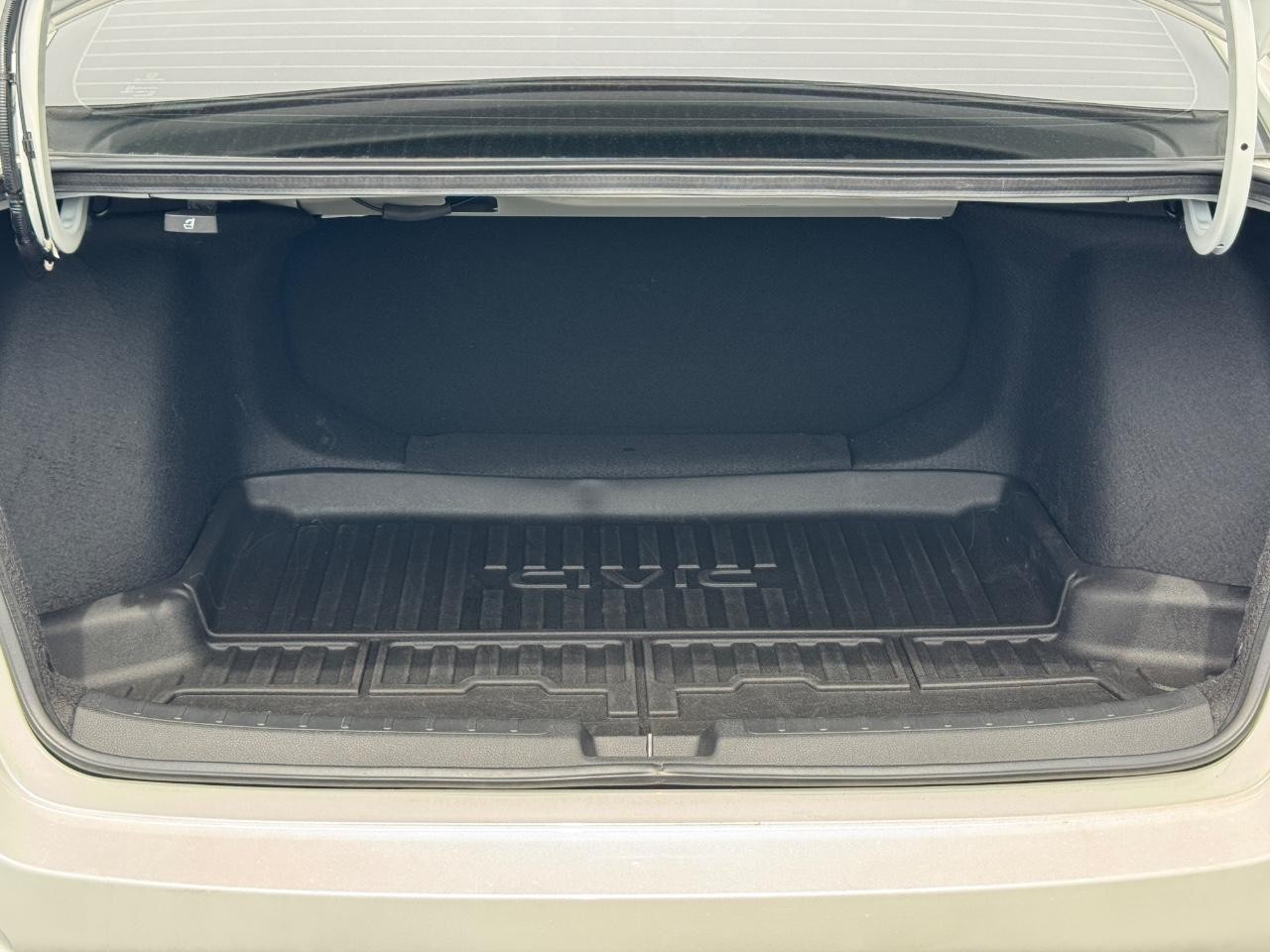 Honda Civic Sedan Vehicle Full-screen Gallery Image 05