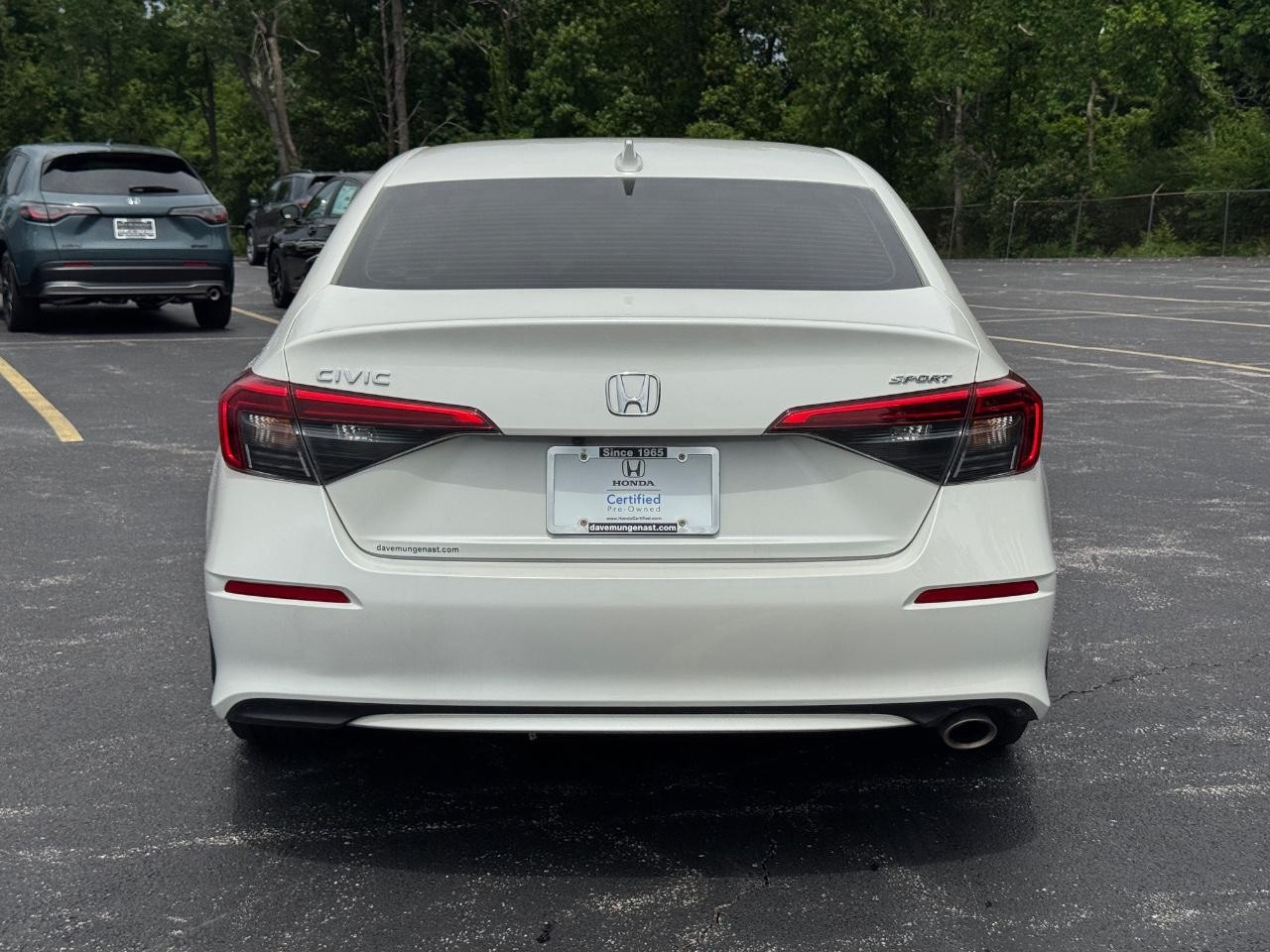 Honda Civic Sedan Vehicle Full-screen Gallery Image 06