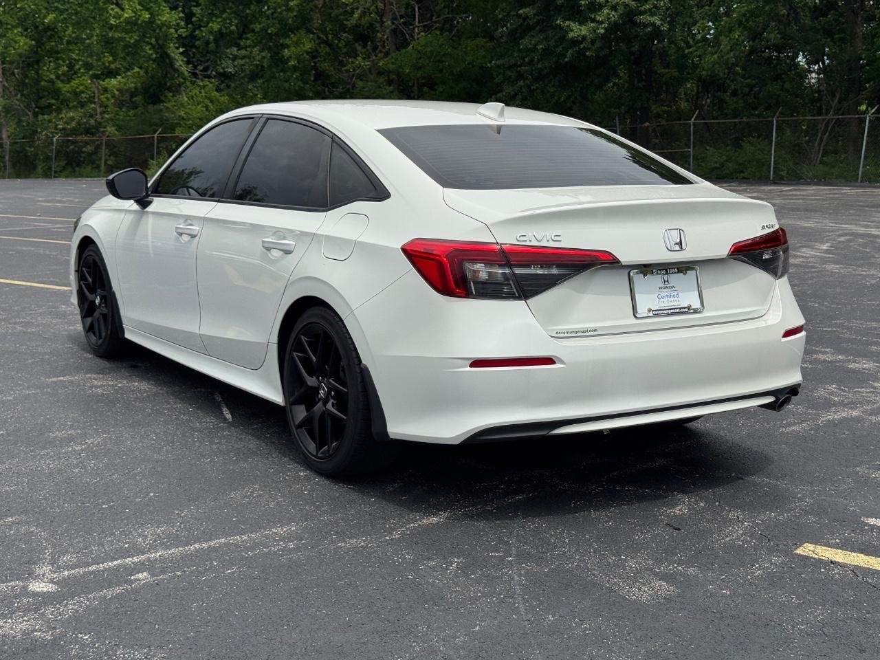 Honda Civic Sedan Vehicle Full-screen Gallery Image 07