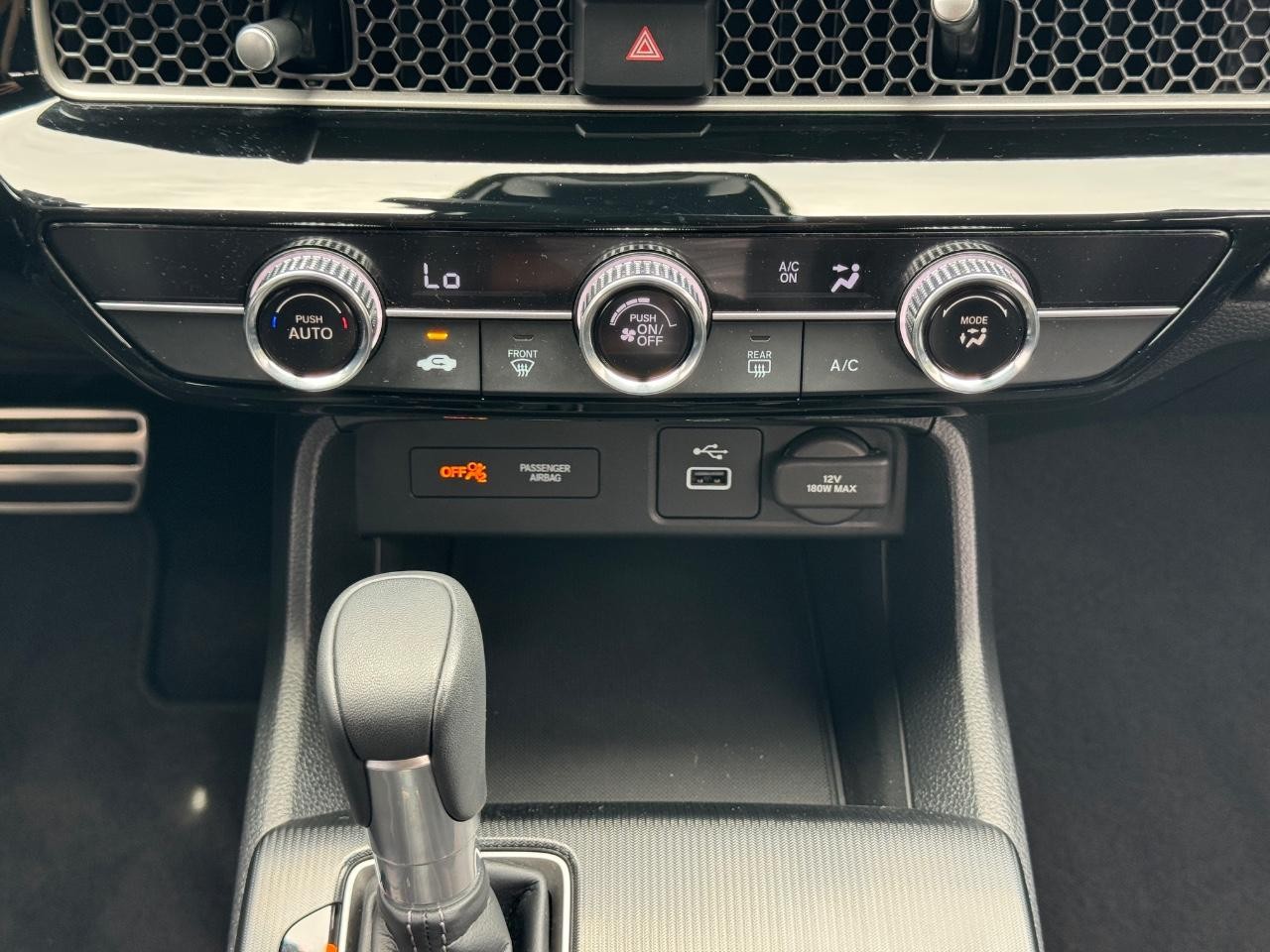 Honda Civic Sedan Vehicle Full-screen Gallery Image 15