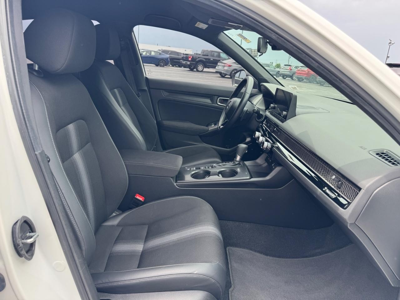 Honda Civic Sedan Vehicle Full-screen Gallery Image 17