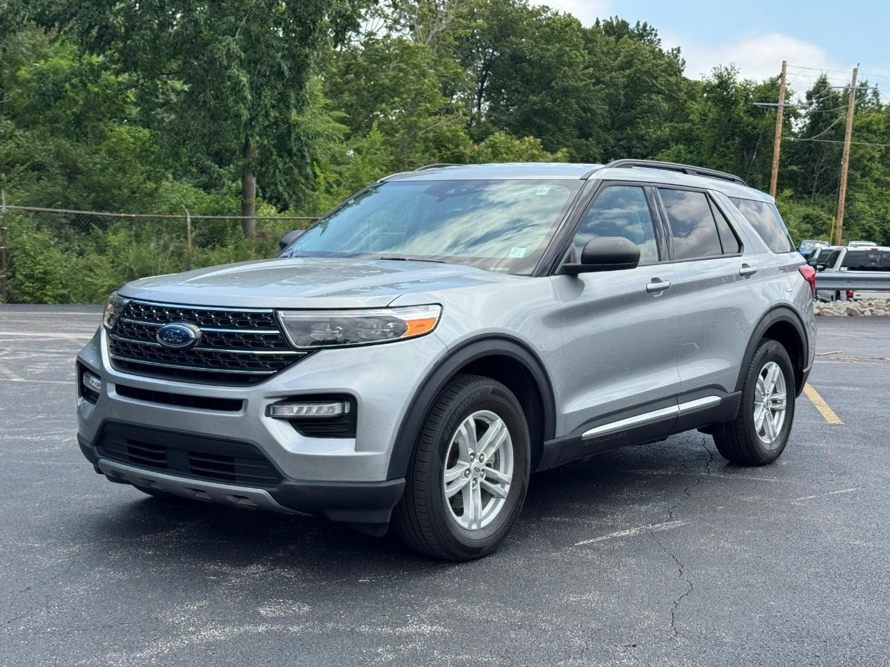 Ford Explorer Vehicle Full-screen Gallery Image 09