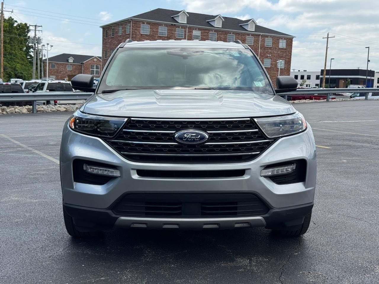 Ford Explorer Vehicle Full-screen Gallery Image 10