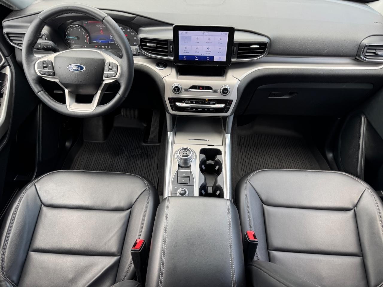 Ford Explorer Vehicle Full-screen Gallery Image 13