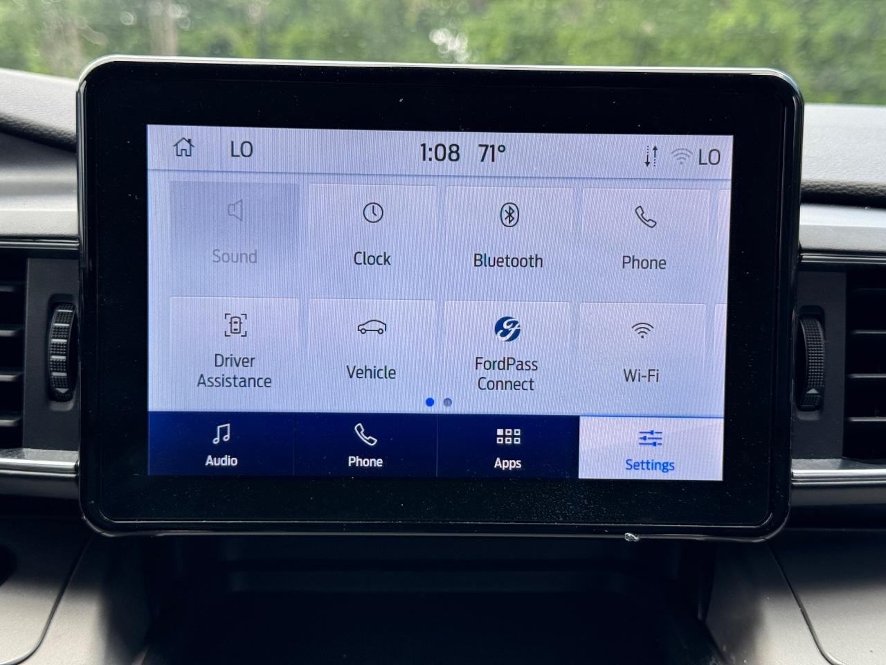 Ford Explorer Vehicle Full-screen Gallery Image 15