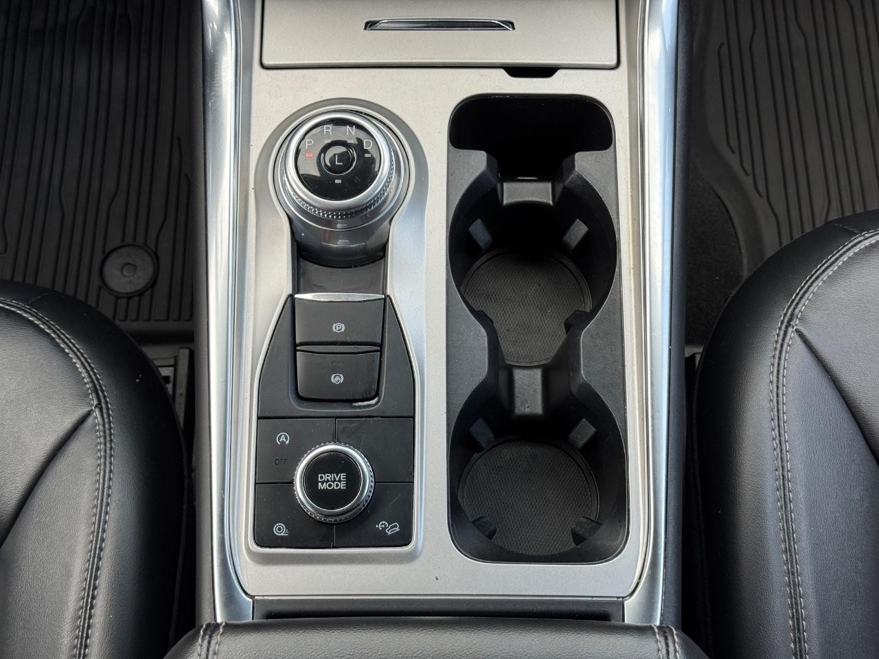 Ford Explorer Vehicle Full-screen Gallery Image 17