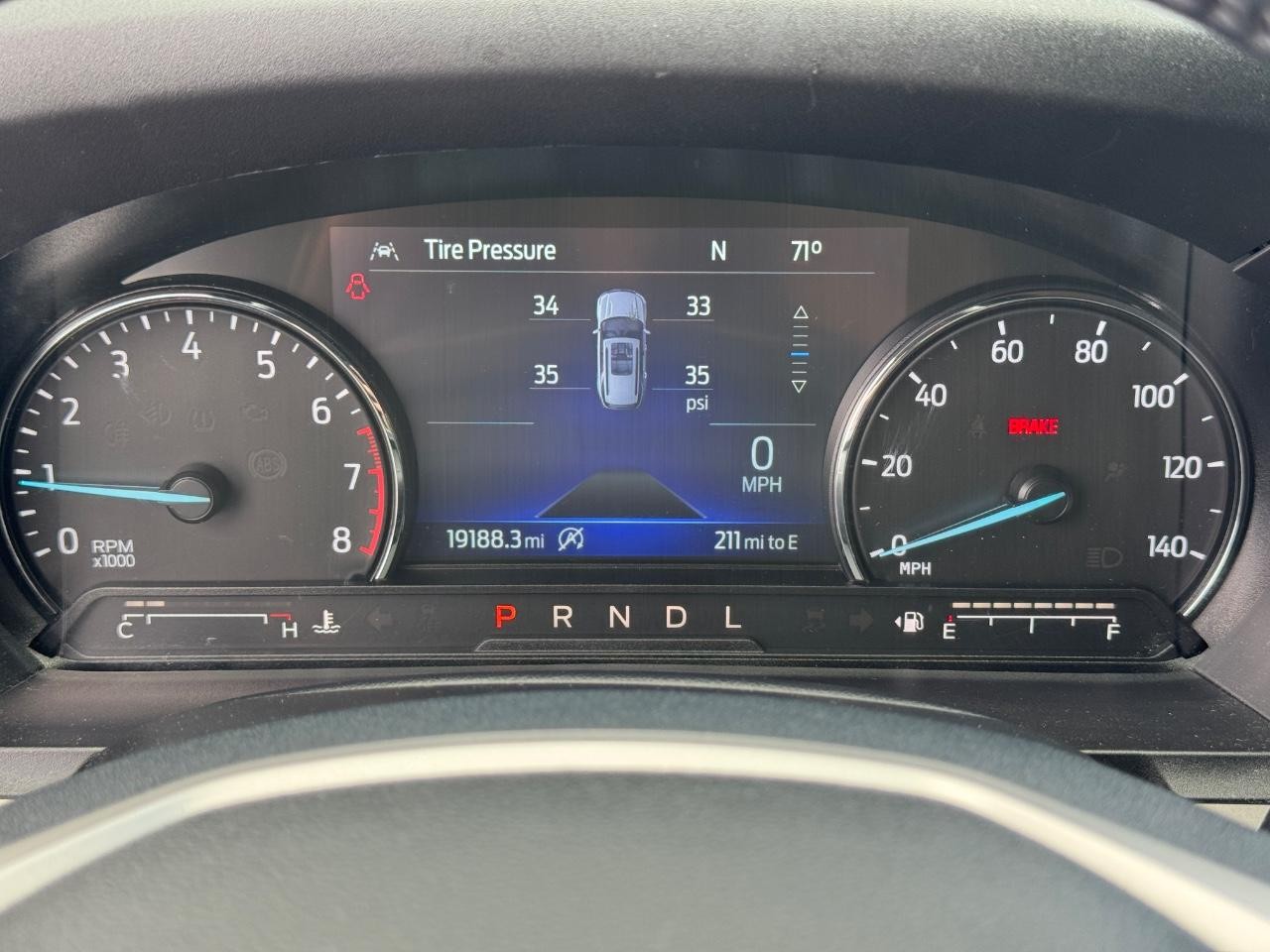 Ford Explorer Vehicle Full-screen Gallery Image 20