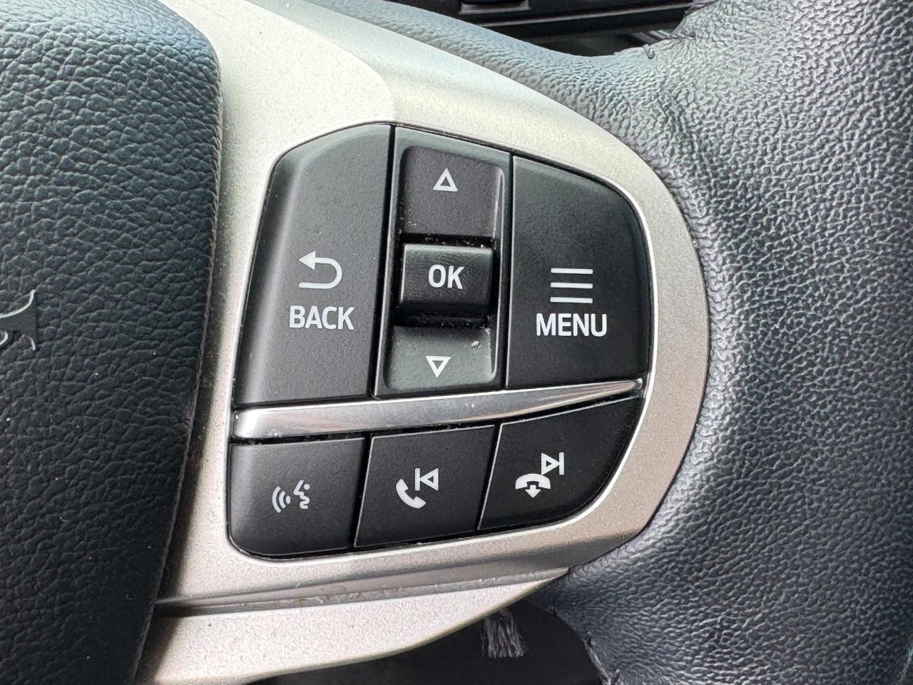 Ford Explorer Vehicle Full-screen Gallery Image 22