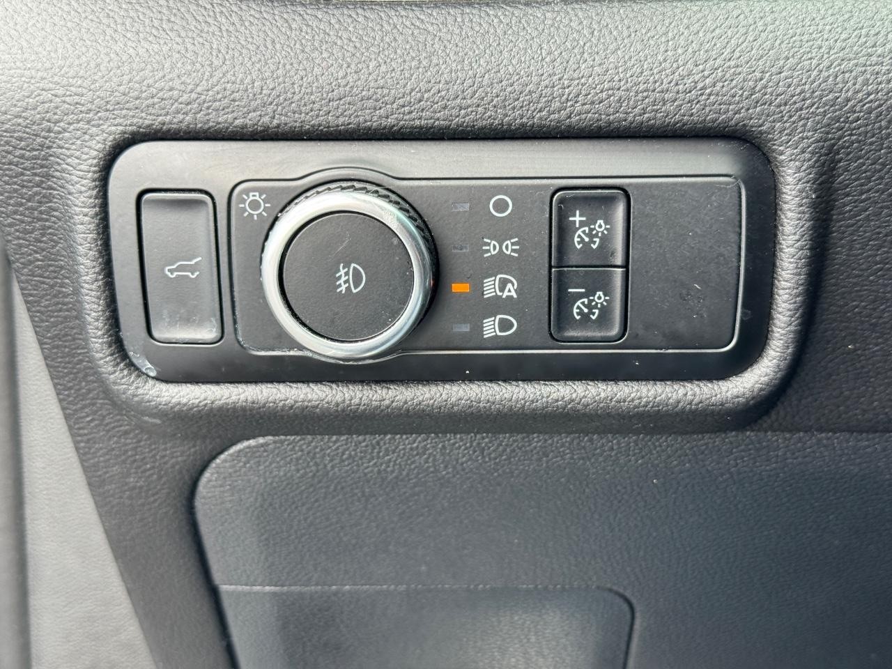 Ford Explorer Vehicle Full-screen Gallery Image 23