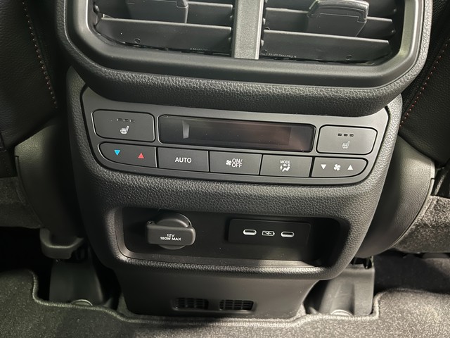 Honda Ridgeline Vehicle Full-screen Gallery Image 22