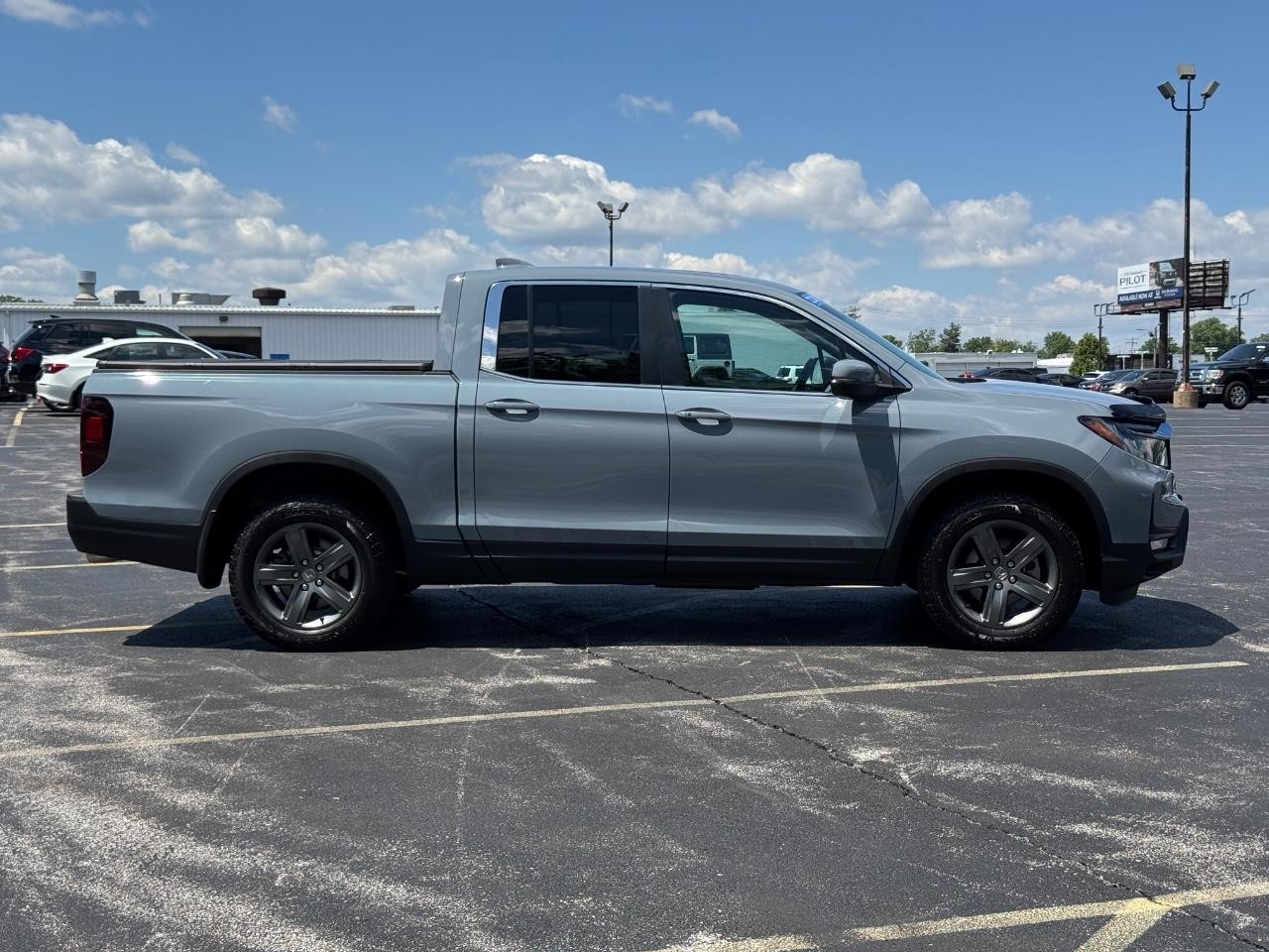 Honda Ridgeline Vehicle Full-screen Gallery Image 03