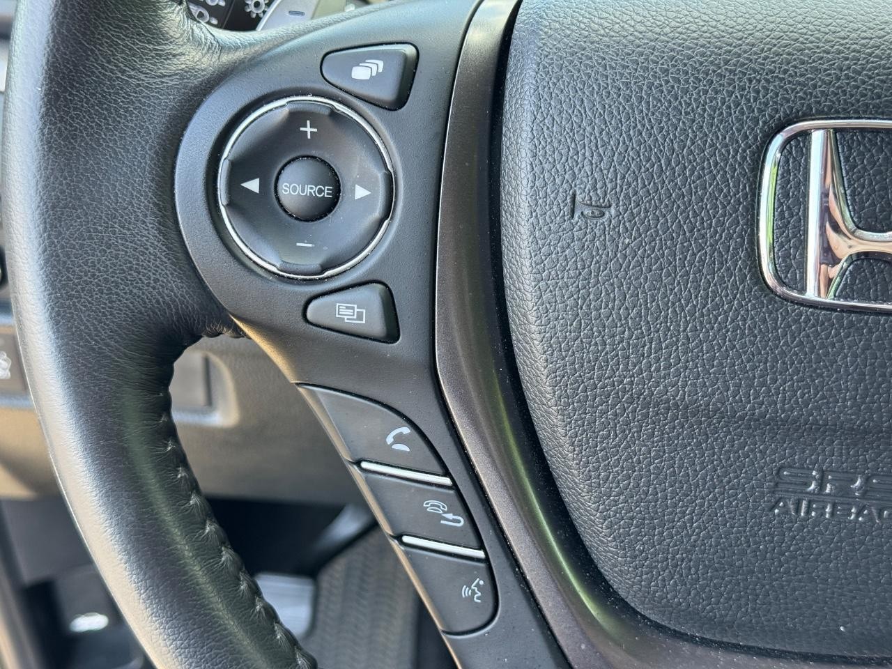 Honda Ridgeline Vehicle Full-screen Gallery Image 22