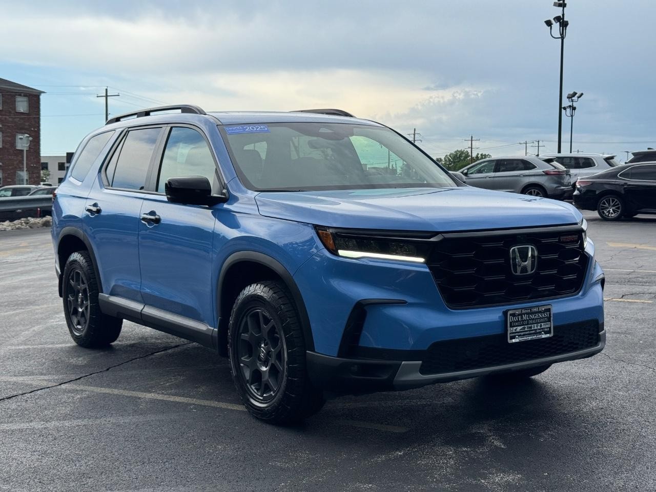 Honda Pilot Vehicle Full-screen Gallery Image 02