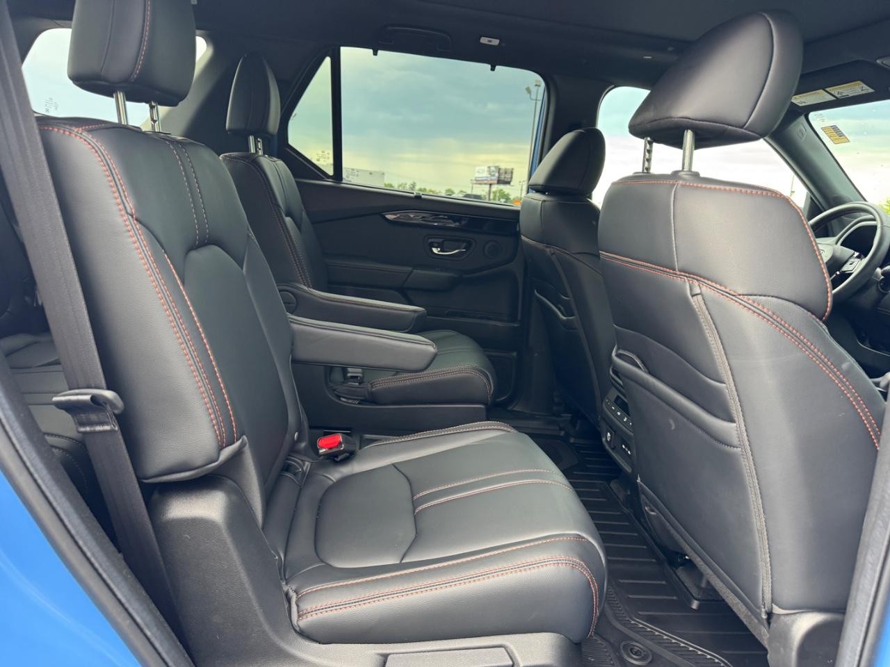 Honda Pilot Vehicle Full-screen Gallery Image 11