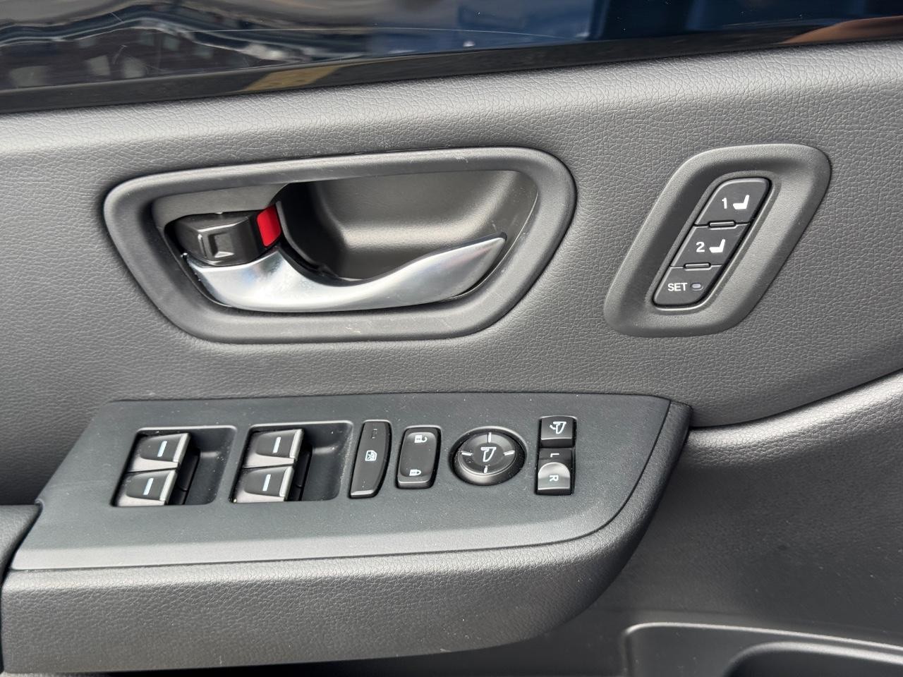 Honda Pilot Vehicle Full-screen Gallery Image 27