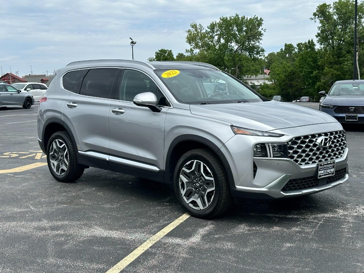 Hyundai Santa Fe Vehicle Full-screen Gallery Image 02