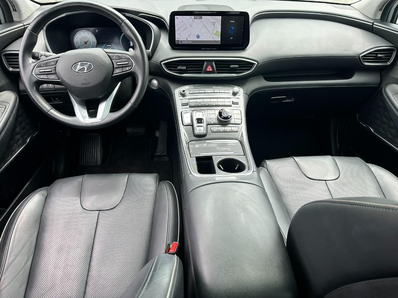 Hyundai Santa Fe Vehicle Full-screen Gallery Image 13