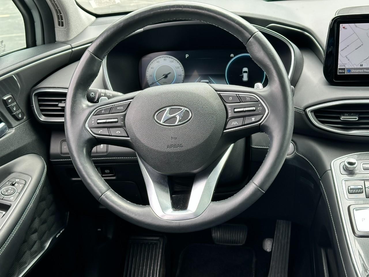 Hyundai Santa Fe Vehicle Full-screen Gallery Image 14