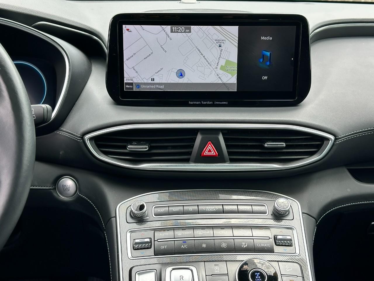 Hyundai Santa Fe Vehicle Full-screen Gallery Image 15